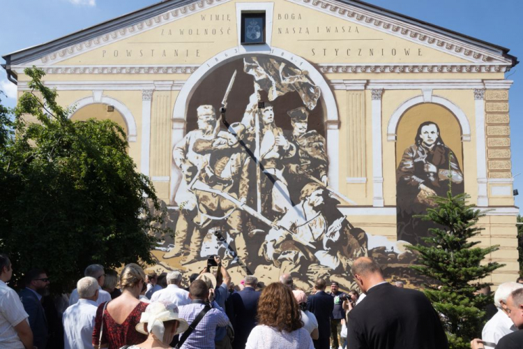 Odsłonięcie muralu w Łukowie poświęconego bohaterom Powstania Styczniowego. Źródło: MKiDN