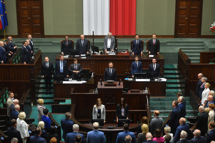 Sejm uczcił minutą ciszy ofiary rzezi wołyńskiej. Fot. PAP/P. Nowak