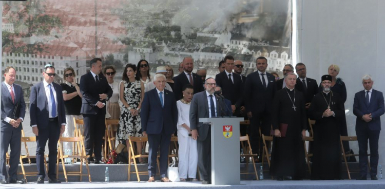 Białystok, 16.08.2023. Uroczystości w 80. rocznicę powstania w Getcie Białostockim, przy pomniku Bohaterów Getta na Placu Mordehaja Tenenbauma. Fot. PAP/A. Reszko