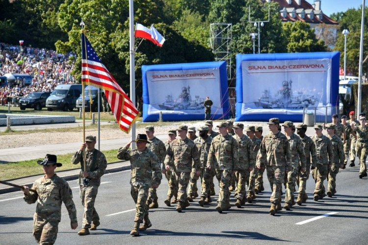 Warszawa, 15.08.2023. Defilada „Silna Biało-Czerwona” z okazji Święta Wojska Polskiego 2023. Fot. PAP/R. Pietruszka