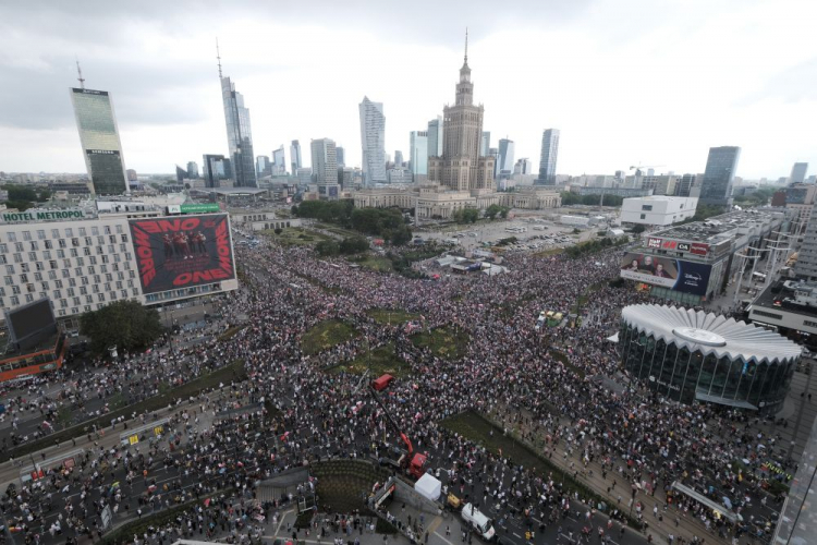 Warszawa, 01.08.2023. Marsz Powstania Warszawskiego 2023 na rondzie Dmowskiego w Warszawie. Fot. PAP/Kalbar 