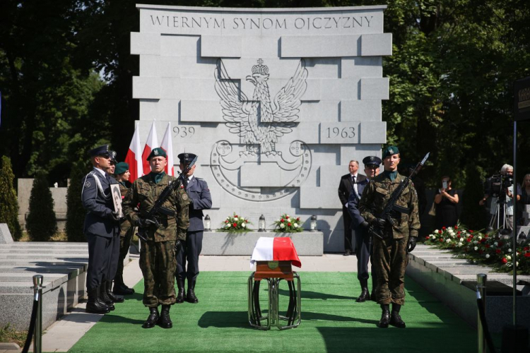 Uroczystości pogrzebowe Ireny Odrzywołek w Kwaterze Żołnierzy Podziemia Niepodległościowego na cmentarzu Rakowickim w Krakowie. Fot. PAP/Ł. Gągulski