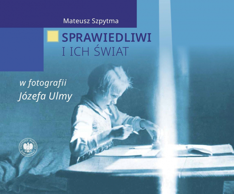 Okładka albumu "Sprawiedliwi i ich świat w fotografii Józefa Ulmy" autorstwa wiceprezesa IPN dr Mateusza Szpytmy. Źródło: IPN