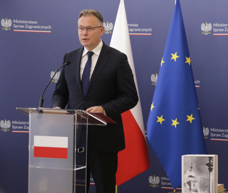 Warszawa, 03.10.2023. Wiceminister spraw zagranicznych Arkadiusz Mularczyk podczas konferencji prasowej w Centrum Prasowym MSZ. Fot. PAP/T. Gzell