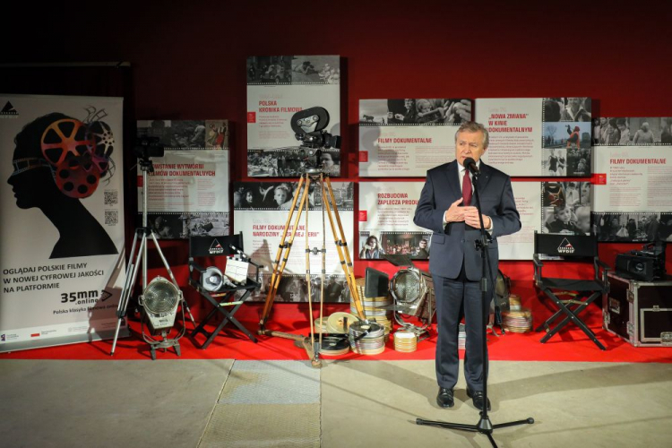 Minister kultury i dziedzictwa narodowego Piotr Gliński podczas konferencji prasowej dotyczącej Programu FEnIKS w Wytwórni Filmów Dokumentalnych i Fabularnych w Warszawie. Fot. PAP/P. Supernak