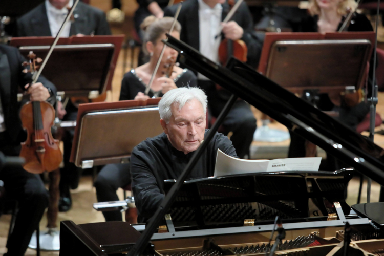 Pianista i kompozytor Zygmunt Krauze. Fot. PAP/L. Szymański