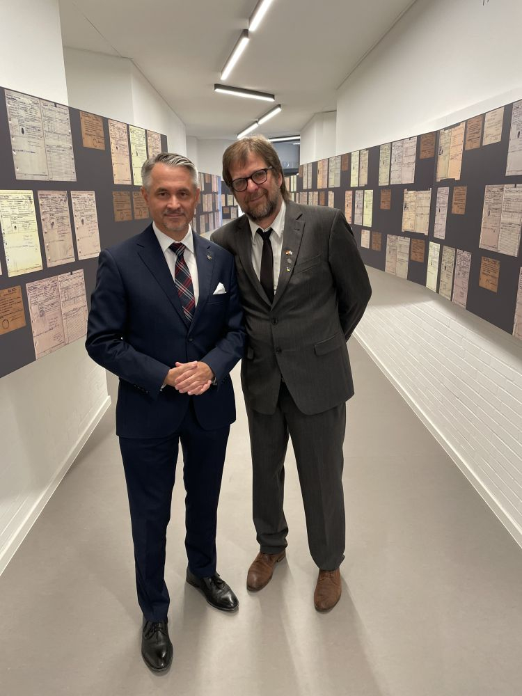 Ambasador RP w Berlinie Dariusz Pawłoś wziął udział w otwarciu Miejsca Pamięci i Edukacji byłej Fabryki Prochu Liebenau. Źródło: Ambasada RP w Berlinie