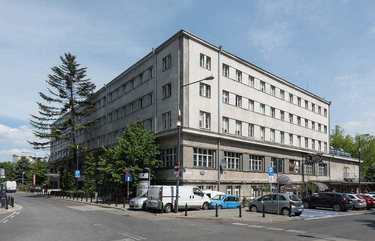 Budynek YMCA przy ul. Konopnickiej 6 w Warszawie. Źródło: Wikimedia Commons