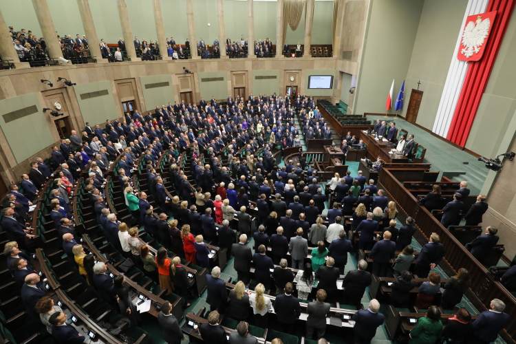 Warszawa, 12.12.2023. Posłowie na sali obrad Sejmu. Fot. PAP/P. Supernak