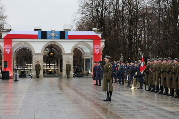 Obchody 105. rocznicy wybuchu Powstania Wielkopolskiego przy Grobie Nieznanego Żołnierza na placu marszałka Józefa Piłsudskiego. Warszawa, 28.12.2023. Fot. PAP/P. Supernak