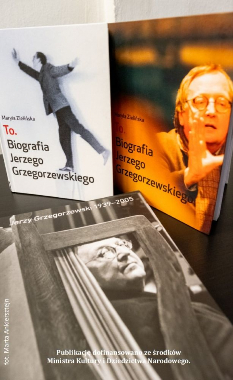 "To. Biografia Jerzego Grzegorzewskiego" autorstwa Maryli Zielińskiej ukazała się nakładem Teatru Narodowego w Warszawie