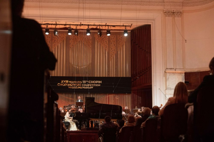 Japońska pianistka Aimi Kobayashi podczas trzeciego dnia finału Konkursu Chopinowskiego w sali koncertowej Filharmonii Narodowej w Warszawie. Warszawa, 20.10.2021. Fot. PAP/A. Lange