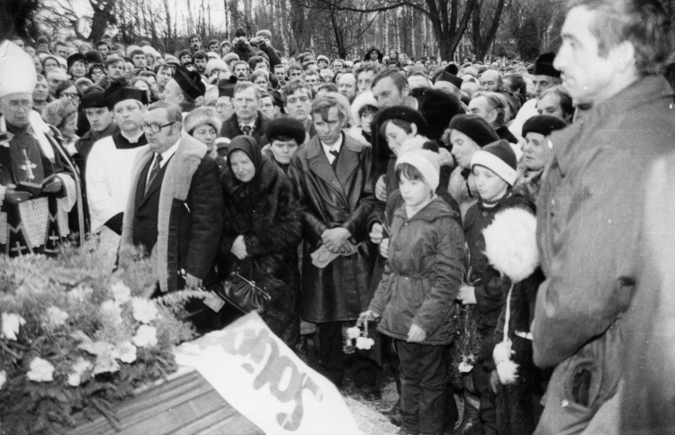 Pogrzeb Piotra Bartoszcze w Inowrocławiu 12 lutego 1984 r. Fot.: materiały archiwalne IPN