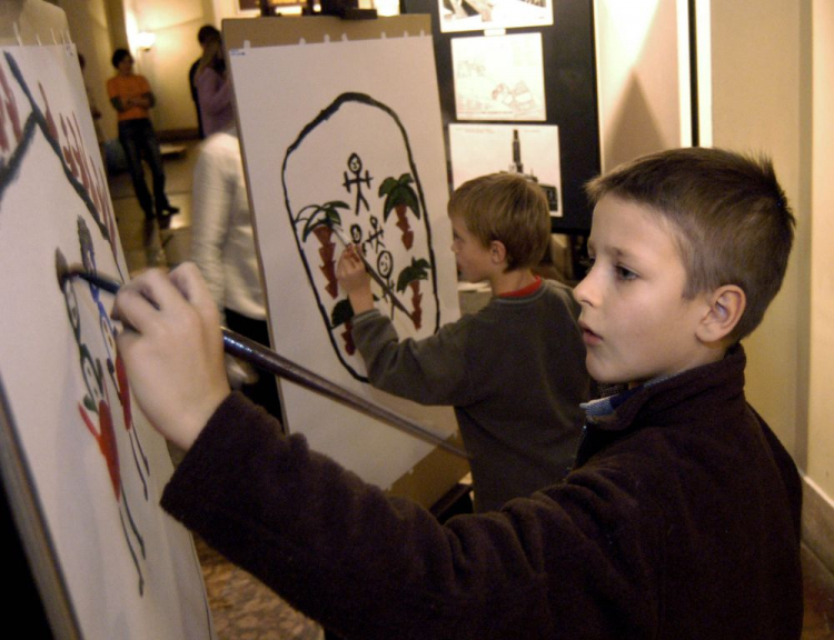 XIV Biennale Sztuki Dziecka. Poznań, 2003 r. Fot. PAP/R. Sikora