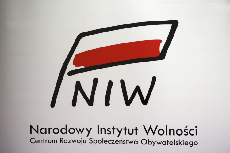 Logo Narodowego Instytutu Wolności w Warszawie. Fot. PAP/A. Zawada