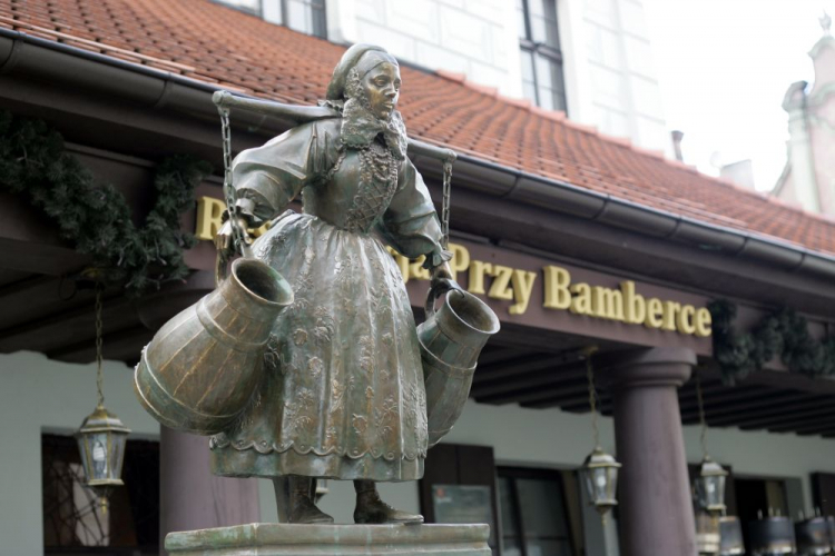 Studzienka Bamberki na poznańskim Starym Rynku. 2010 r. Fot. PAP/A. Ciereszko