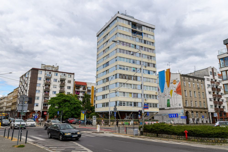 „Trzonolinowiec” - modernistyczny budynek przy ulicy Kościuszki we Wrocławiu. Fot. PAP/M. Kulczyński
