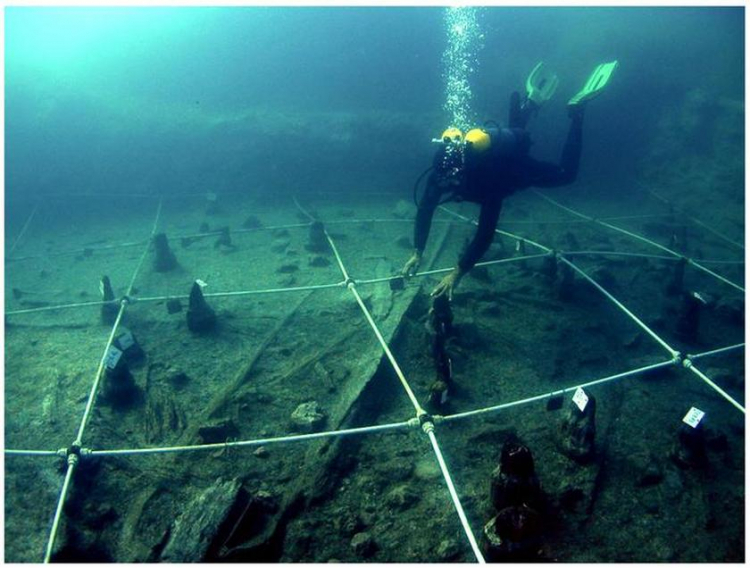 Naukowcy odnaleźli szczątki pieciu łodzi sprzed ponad siedmiu tysięcy lat. Fot. Gibaja et al., 2024, PLOS ONE, CC-BY 4.0 (https://creativecommons.org/licenses/by/4.0/)