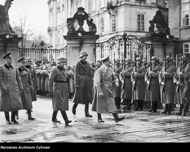 Wizyta w Pradze kanclerza Rzeszy Adolfa Hitlera. 17.03.1939. Fot. NAC