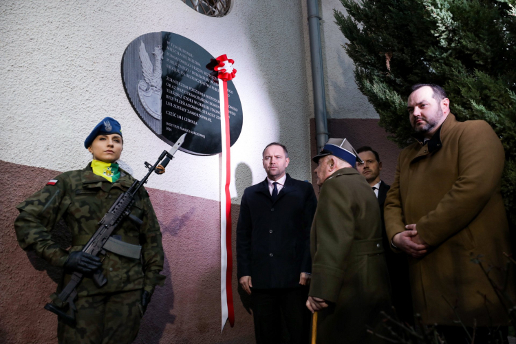 Uroczystość odsłonięcia tablicy pamiątkowej w Koszalinie. Fot. IPN.