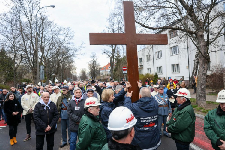 XXIII Ogólnopolska Droga Krzyżowa Ludzi Pracy. Warszawa, 31.03.2023. Fot. PAP/L. Szymański