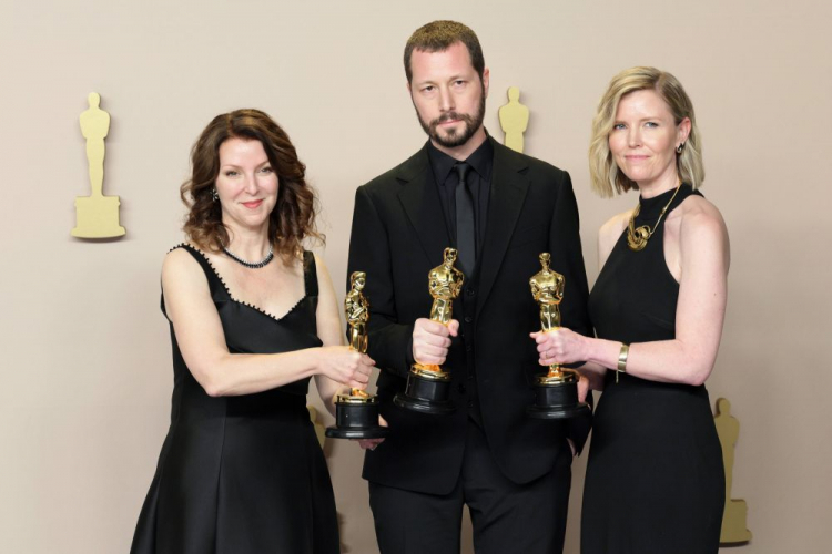 Raney Aronson-Rath, Mstyslav Chernov, Michelle Mizner. Fot. PAP/EPA/A. Dinner