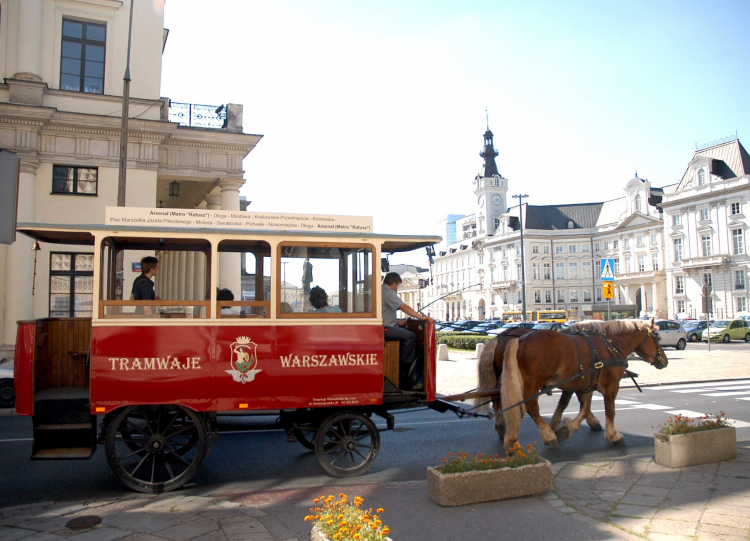 Warszawa, tramwaj konny był poprzednikiem elektrycznego. Fot. PAP/Sz. Pulcyn