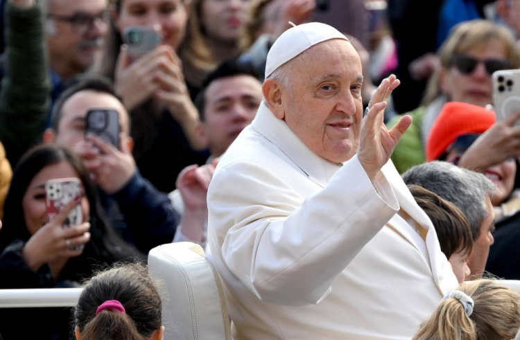 Papież Franciszek podczas audiencji generalnej. Watykan, 06.03.2024. Fot. PAP/EPA