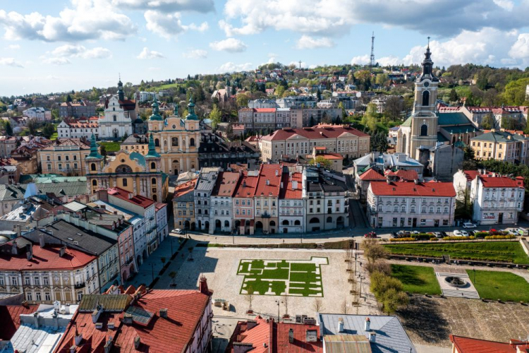 Rynek w Przemyślu. Fot. PAP/D. Delmanowicz