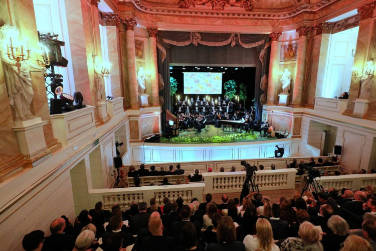 Artyści Polskiej Opery Królewskiej podczas koncertu charytatywnego na rzecz mieszkańców Wenezueli „Polska pomaga - Koncert Wielkanocny” w Teatrze Królewskim w Starej Oranżerii. Warszawa, 28.04.2019. Fot. PAP/P. Supernak