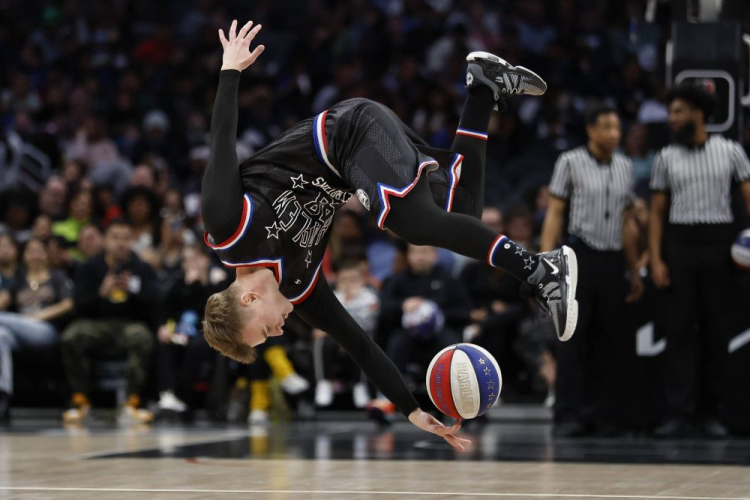 Dazzle Kidon w Harlem Globetrotters. 2024 r. Fot. PAP/EPA