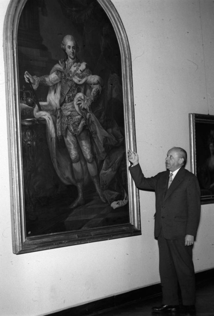 Prof. Stanisław Lorentz. Otwarcie wystawy „Ruiny Warszawy”. 1945 r. Fot. PAP/CAF/Archiwum