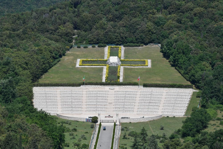 Polski Cmentarz Wojenny na Monte Cassino. Fot. PAP/R. Pietruszka