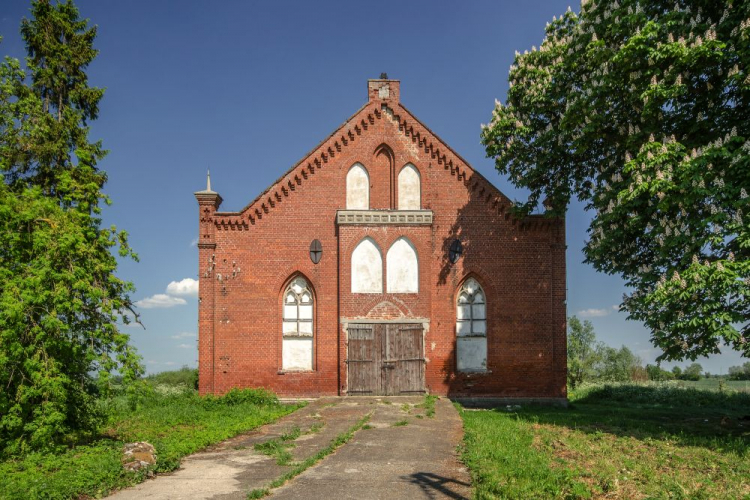 Zbór w Jeziorze. Fot. Sławomir Milejski. Źródło: Wikimedia Commons