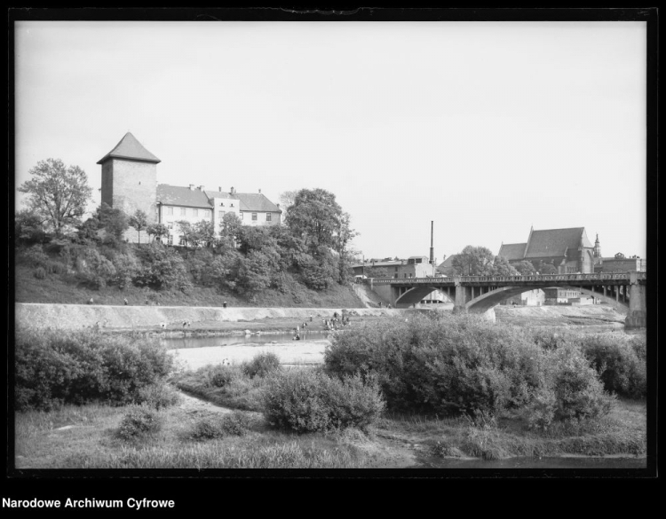 Zamek, kościół Dominikanów i most nad Sołą w Oświęcimiu. 1934 r. Fot. NAC