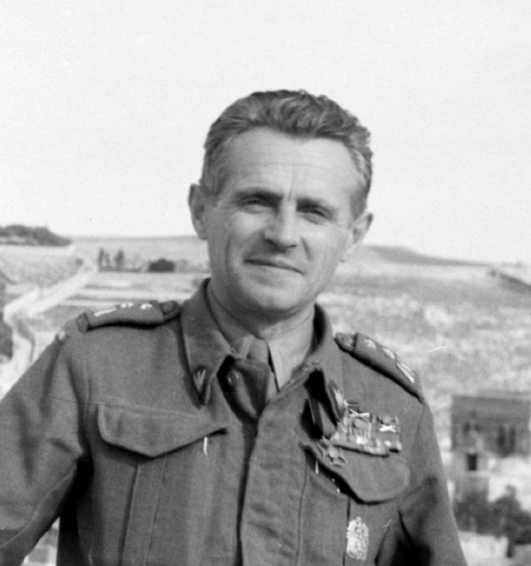 Michał Karaszewicz-Tokarzewski w Jerozolimie w 1943 r. Fot. Biblioteka Kongresu USA.