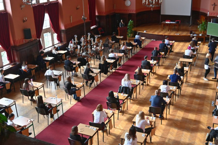 Egzamin maturalny z języka polskiego w I LO im. Marii Skłodowskiej-Curie w Szczecinie. Fot. PAP/M. Bielecki