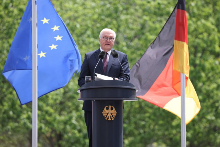 Prezydent Niemiec Frank Walter Steinmeier podczas obchodów 75-lecia niemieckiej konstytucji. Fot. PAP/EPA