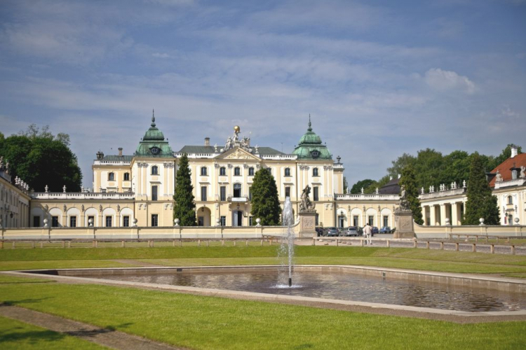 Zespół pałacowo-parkowy Branickich w Białymstoku. Fot. PAP/J. Ochoński