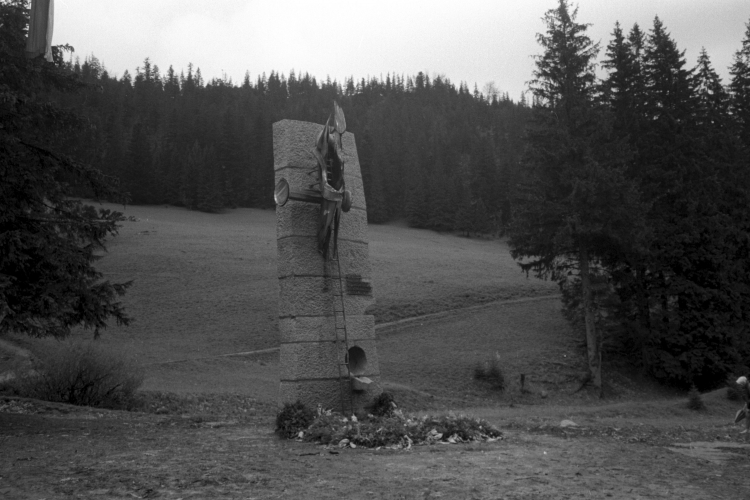 Pomnik Prometeusz Rozstrzelany, autorstwa Władysława Hasiora, wzniesiony w 1964 roku przy alei Przewodników Tatrzańskich. PAP/Wiesław Prażuch