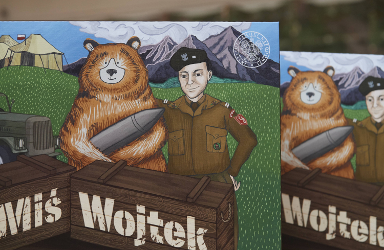 Gra planszowa, której głównym bohaterem jest miś Wojtek - maskotka 2. Korpusu Polskiego, fot. PAP.A. Warżawa