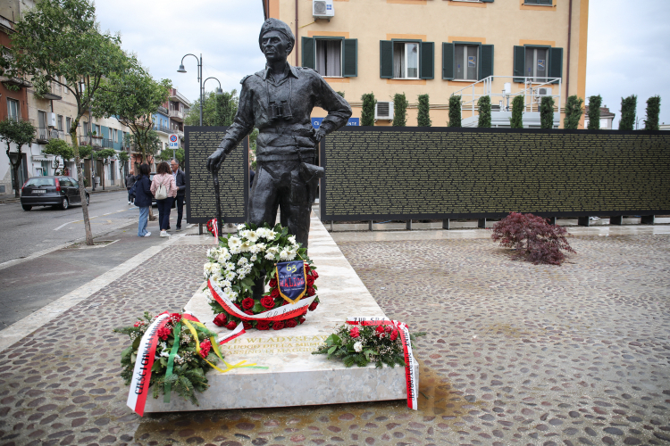 Pomnik gen. Władysława Andersa w Cassino, fot. PAP/A. Zawada