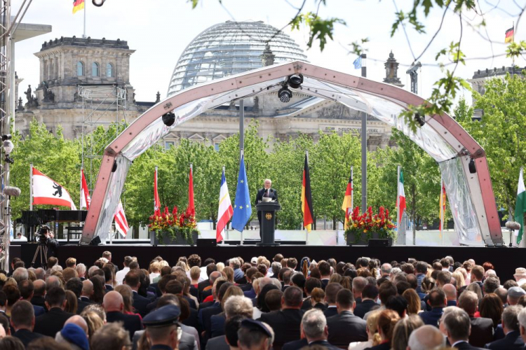 Prezydent Niemiec Frank Walter Steinmeier podczas obchodów 75-lecia konstytucji RFN. Fot. PAP/EPA