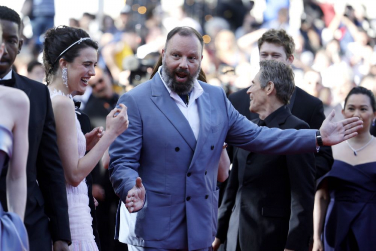 Yorgos Lanthimos podczas 77. festiwalu filmowego w Cannes. Fot. PAP/EPA
