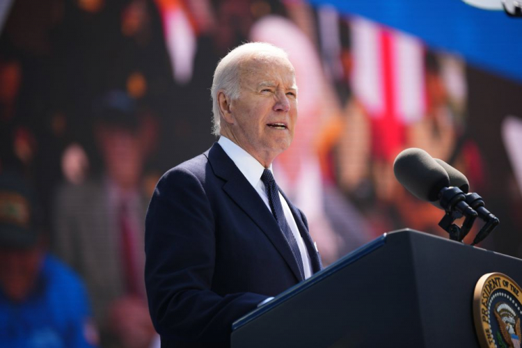 Prezydent USA Joe Biden podczas obchodów 80. rocznicy lądowania w Normandii w Colleville-sur-Mer. Fot. PAP/EPA