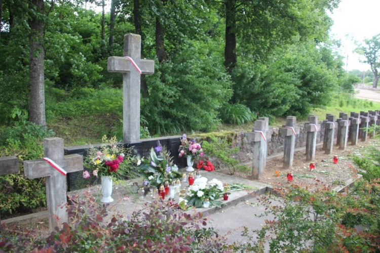 Mogiła wojenna w Glinciszkach. Źródło: IPN