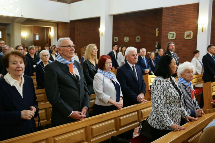 Msza świętą w Klasztorze Franciszkanów w Harmężach, inaugurująca obchody 84. rocznicy pierwszego transportu polskich więźniów do KL Auschwitz. Fot. PAP/J. Praszkiewicz