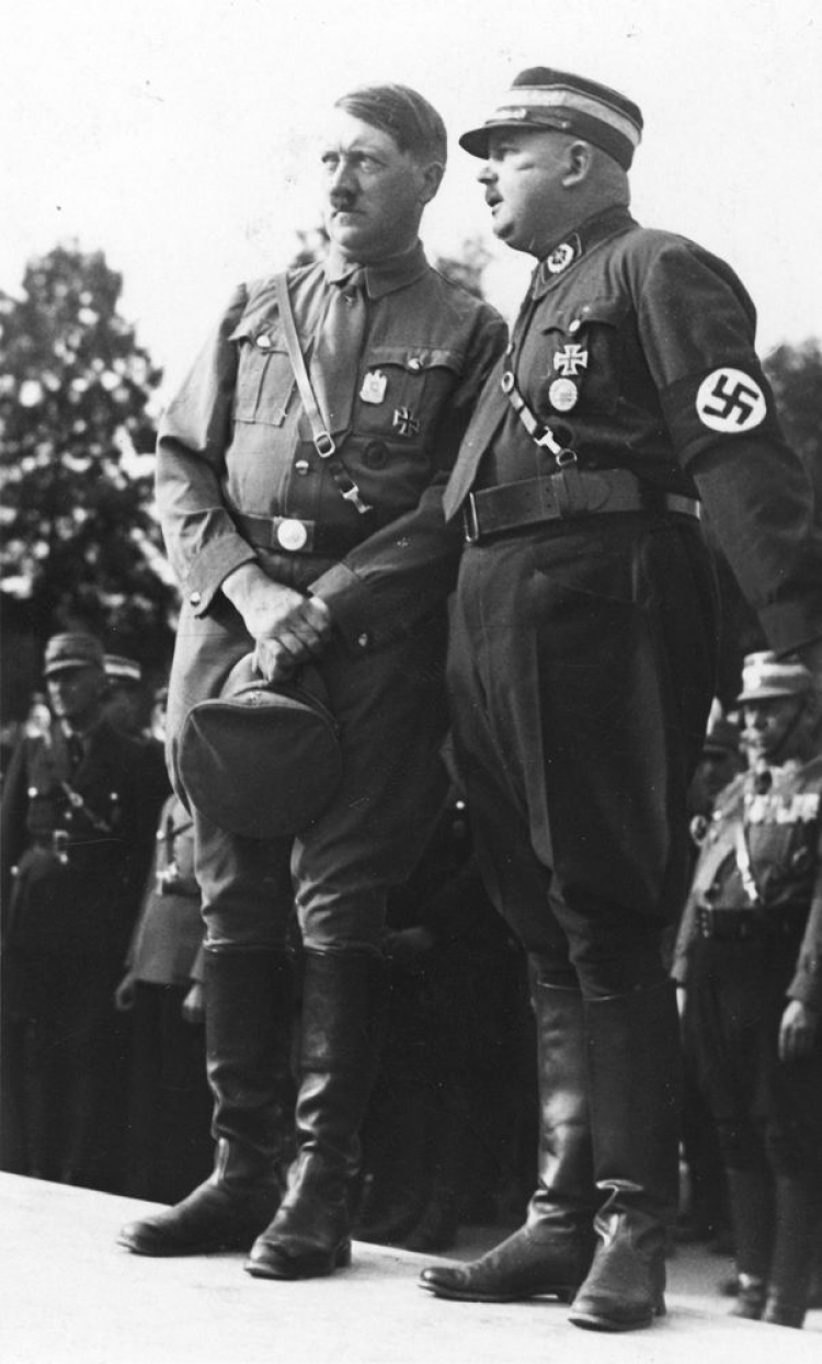 Adolf Hitler i Ernst Röhm. Fot. Bundesarchiv. Źródło: Wikimedia Commons