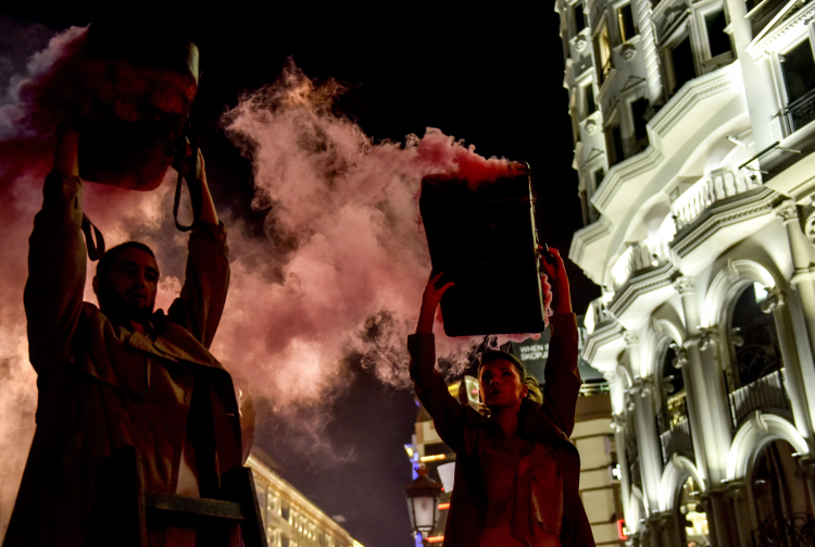 Występ Teatru Ósmego Dnia podczas Festiwalu Białej Nocy w Skopje. PAP/EPA/Georgi Licovski