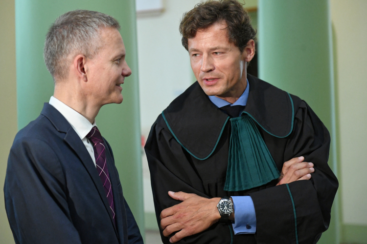 Janusz Marszalec (L) i mecenas Maciej Ślusarek (P) - proces dot. praw autorskich do wystawy głównej Muzeum II Wojny Światowej w Gdańsku, 2018. PAP/Adam Warżawa